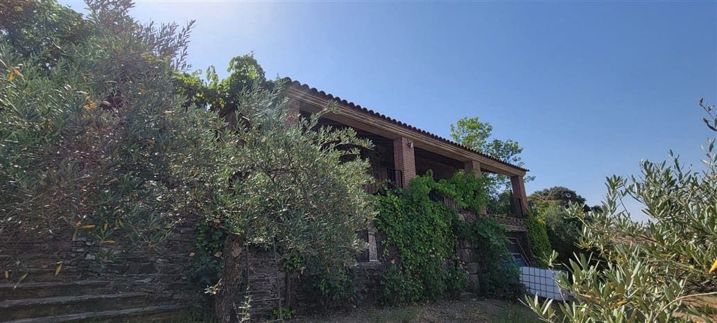 3 soveværelse Finca/Landehus til salg i Trujillo med swimmingpool - € 349.800 (Ref: 9143680)