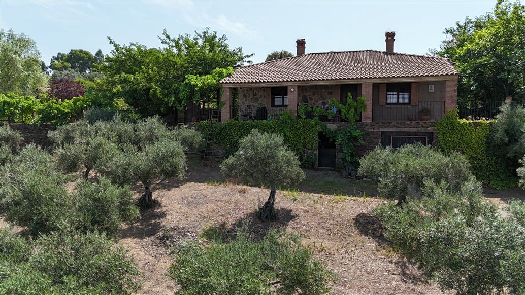 3 soveværelse Finca/Landehus til salg i Trujillo med swimmingpool - € 349.800 (Ref: 9143680)