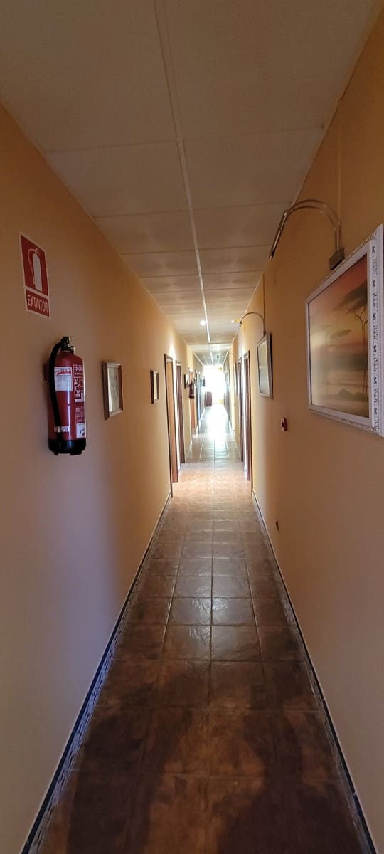 14 soverom Bedrift til salgs i Guadalupe med svømmebasseng garasje - € 750 000 (Ref: 9143729)