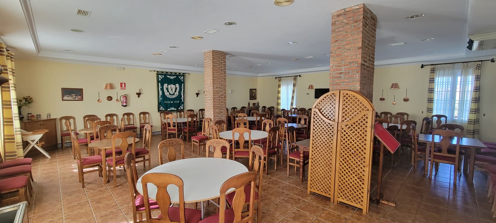 14 soverom Bedrift til salgs i Guadalupe med svømmebasseng garasje - € 750 000 (Ref: 9143729)