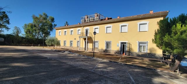 14 bedroom Business for sale in Guadalupe with pool garage - € 750,000 (Ref: 9143729)