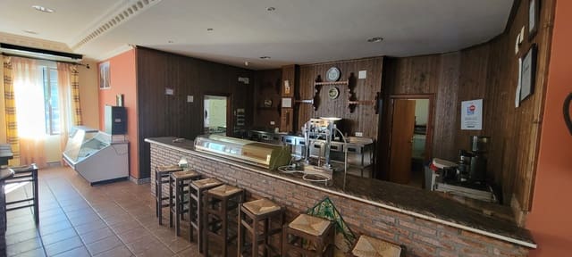 14 bedroom Business for sale in Guadalupe with pool garage - € 750,000 (Ref: 9143729)