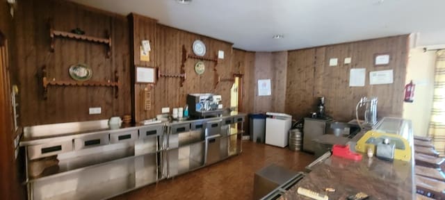 14 bedroom Business for sale in Guadalupe with pool garage - € 750,000 (Ref: 9143729)