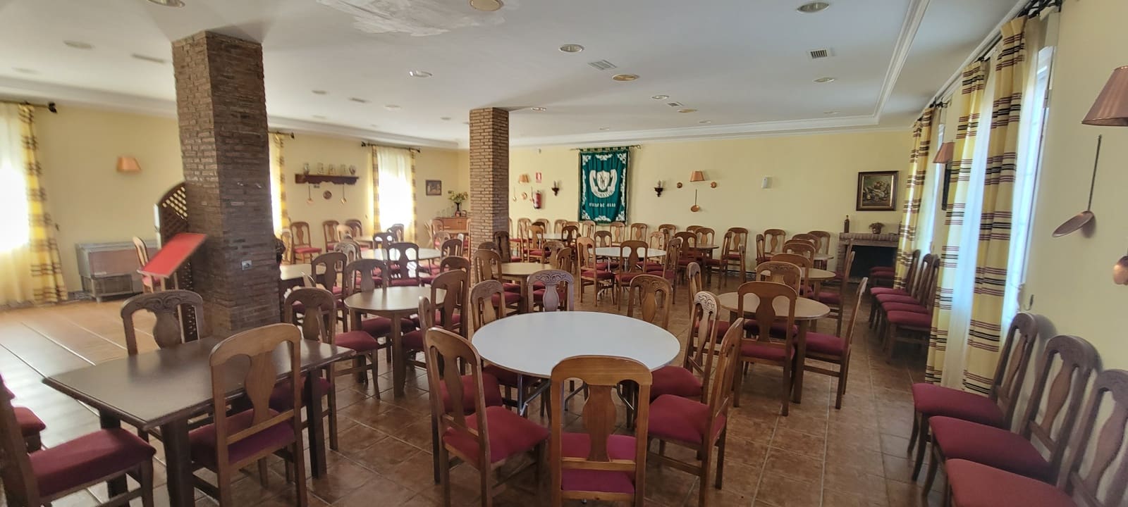 14 soverom Bedrift til salgs i Guadalupe med svømmebasseng garasje - € 750 000 (Ref: 9143729)