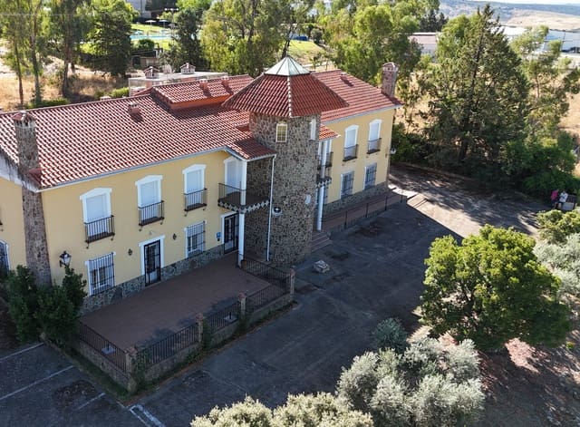 14 soveværelse Virksomhed til salg i Guadalupe med swimmingpool garage - € 750.000 (Ref: 9143729)