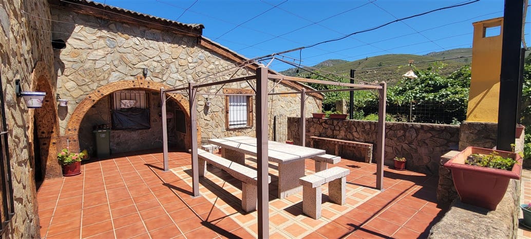 8 soveværelse Finca/Landehus til salg i Guadalupe med swimmingpool garage - € 228.950 (Ref: 9146273)