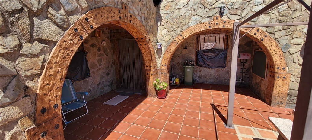 8 soveværelse Finca/Landehus til salg i Guadalupe med swimmingpool garage - € 228.950 (Ref: 9146273)