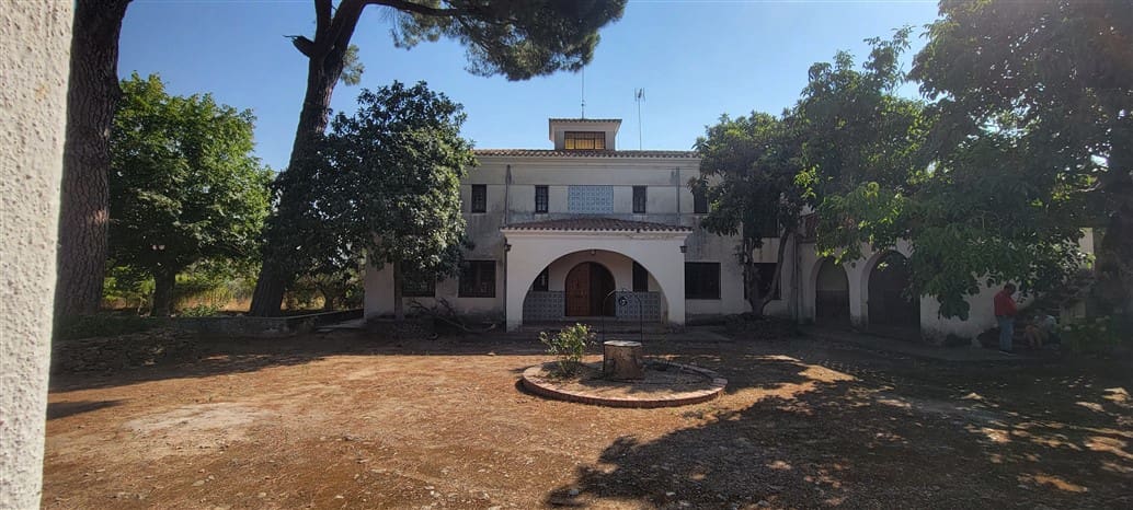 Villa til salgs i Trujillo med svømmebasseng garasje - € 850 000 (Ref: 9177590)