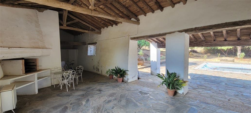 Villa til salgs i Trujillo med svømmebasseng garasje - € 850 000 (Ref: 9177590)