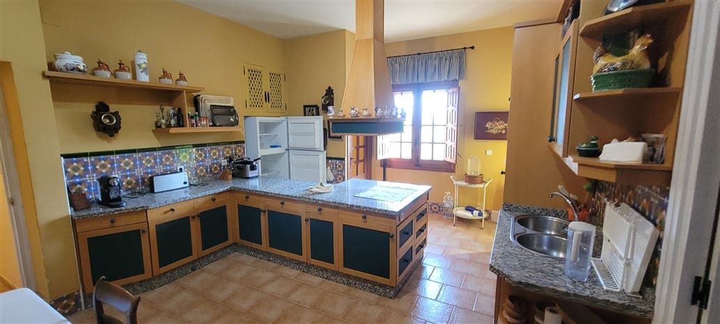 Villa til salgs i Trujillo med svømmebasseng garasje - € 850 000 (Ref: 9177590)