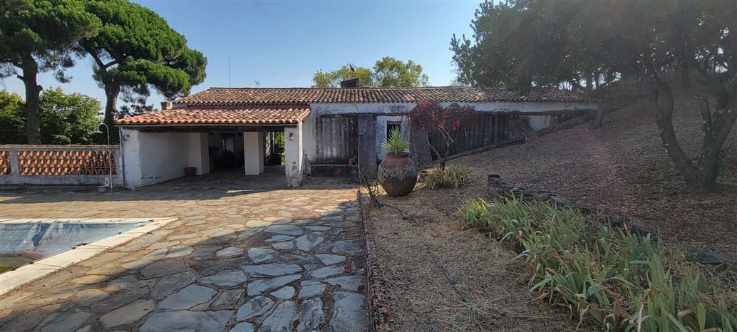 Villa til salgs i Trujillo med svømmebasseng garasje - € 850 000 (Ref: 9177590)