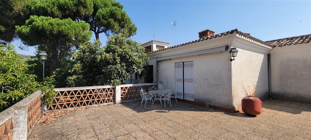 Villa til salgs i Trujillo med svømmebasseng garasje - € 850 000 (Ref: 9177590)