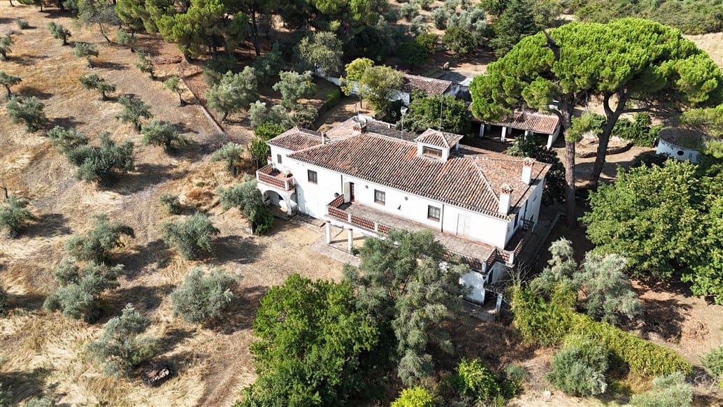 Villa til salgs i Trujillo med svømmebasseng garasje - € 850 000 (Ref: 9177590)