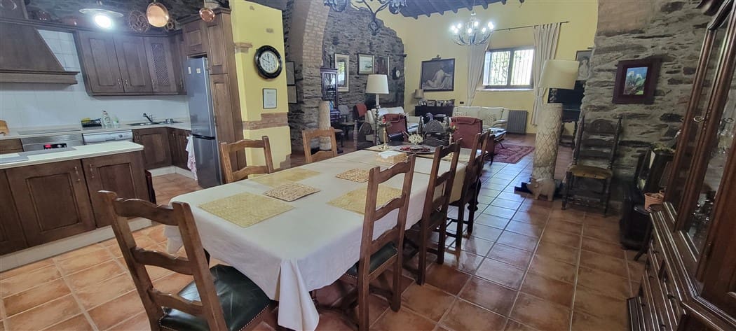 4 soveværelse Finca/Landehus til salg i Trujillo med garage - € 636.000 (Ref: 9190829)