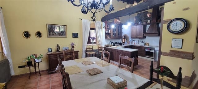 4 bedroom Finca/Country House for sale in Trujillo with garage - € 636,000 (Ref: 9190829)