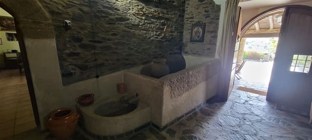 4 bedroom Finca/Country House for sale in Trujillo with garage - € 636,000 (Ref: 9190829)