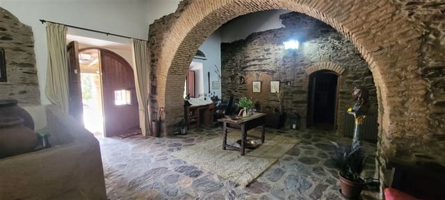 4 bedroom Finca/Country House for sale in Trujillo with garage - € 636,000 (Ref: 9190829)
