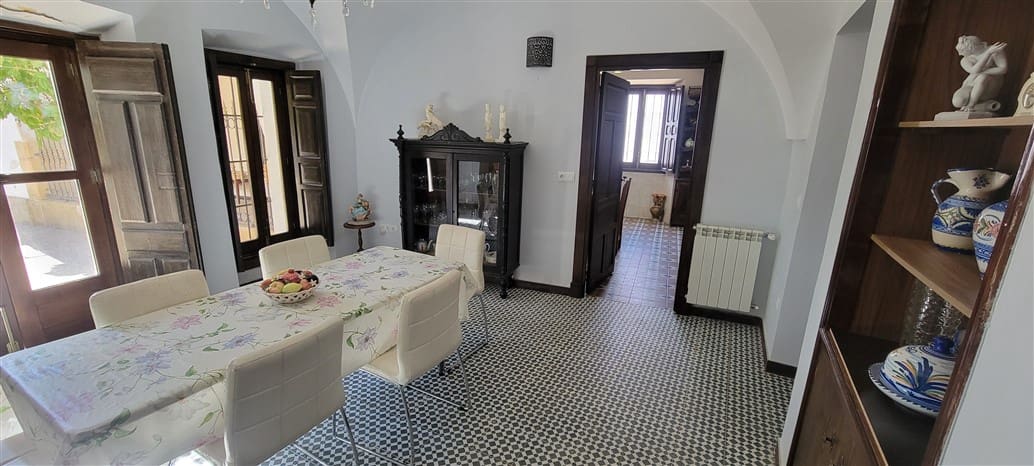 16 soveværelse Byhus til salg i Madronera med garage - € 600.000 (Ref: 9305286)