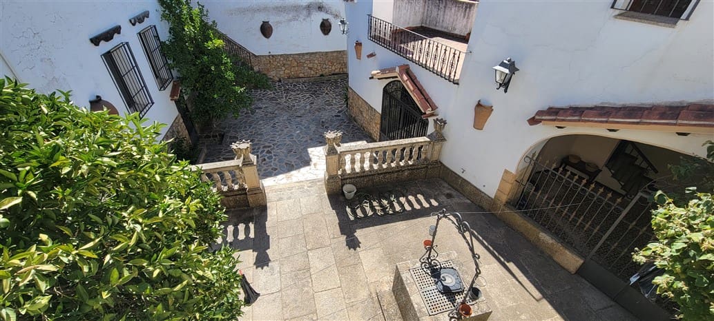 16 soveværelse Byhus til salg i Madronera med garage - € 600.000 (Ref: 9305286)