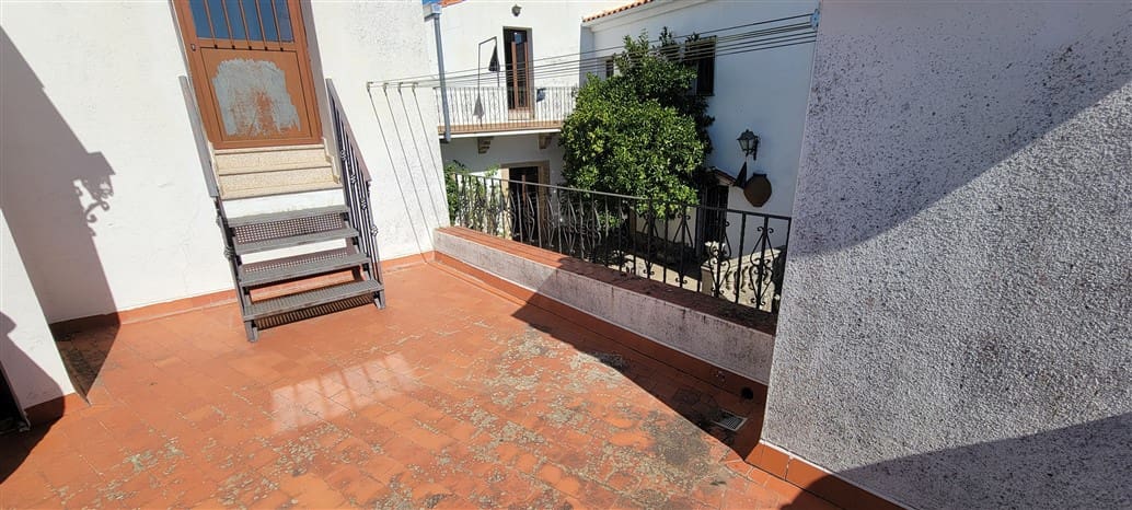 16 soveværelse Byhus til salg i Madronera med garage - € 600.000 (Ref: 9305286)