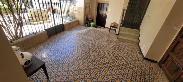 16 bedroom Townhouse for sale in Madroñera with garage - € 600,000 (Ref: 9305286)