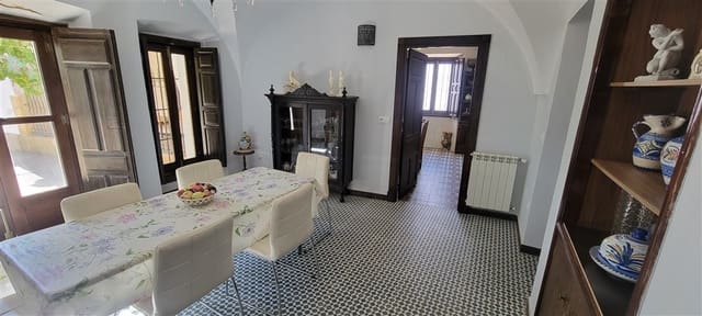 16 bedroom Townhouse for sale in Madroñera with garage - € 600,000 (Ref: 9305286)