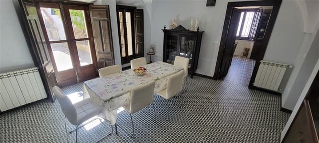 16 bedroom Townhouse for sale in Madroñera with garage - € 600,000 (Ref: 9305286)