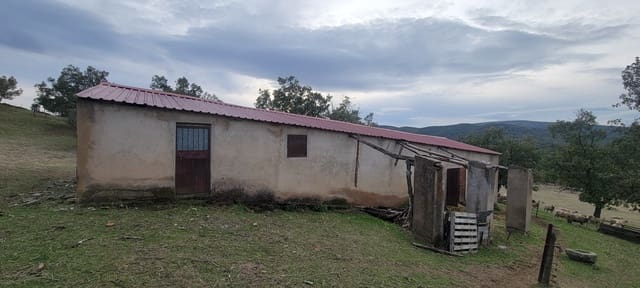 Finca/Landehus til salg i Trujillo med garage - € 69.000 (Ref: 9366788)