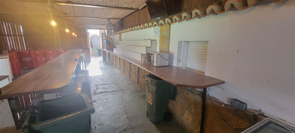 20 soverom Bedrift til salgs i Miajadas med garasje - € 1 600 000 (Ref: 9393586)