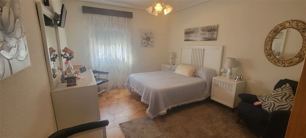 20 soverom Bedrift til salgs i Miajadas med garasje - € 1 600 000 (Ref: 9393586)