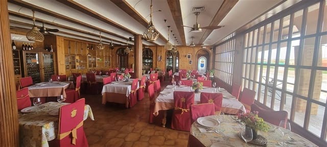 20 bedroom Business for sale in Miajadas with garage - € 1,600,000 (Ref: 9393586)