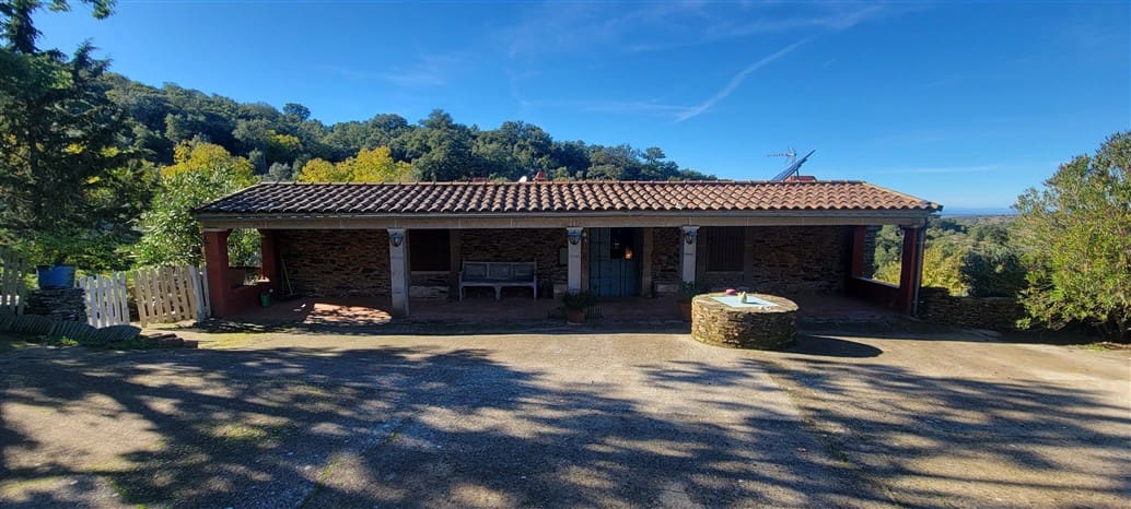 4 soverom Finca/Herregård til salgs i Trujillo med svømmebasseng garasje - € 85 000 (Ref: 9498018)