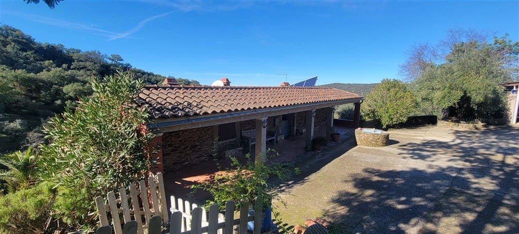 4 soverom Finca/Herregård til salgs i Trujillo med svømmebasseng garasje - € 85 000 (Ref: 9498018)