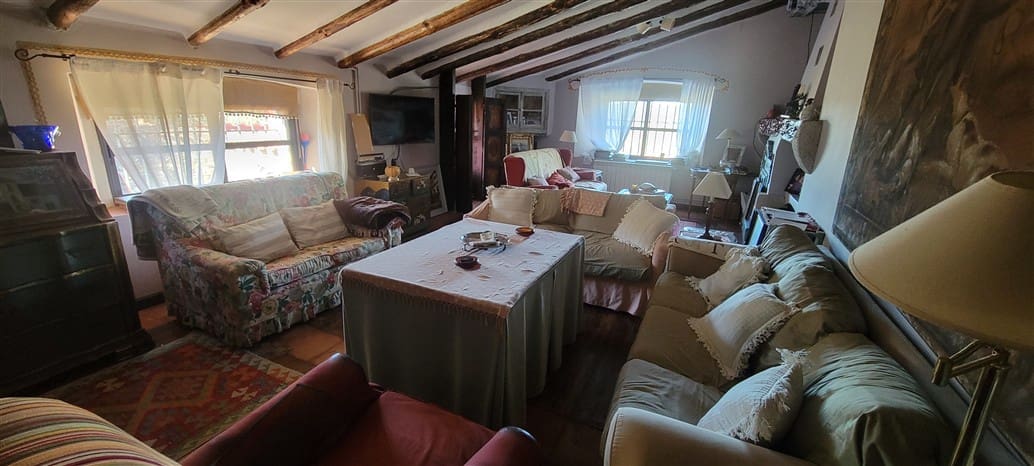 4 soverom Finca/Herregård til salgs i Trujillo med svømmebasseng garasje - € 85 000 (Ref: 9498018)