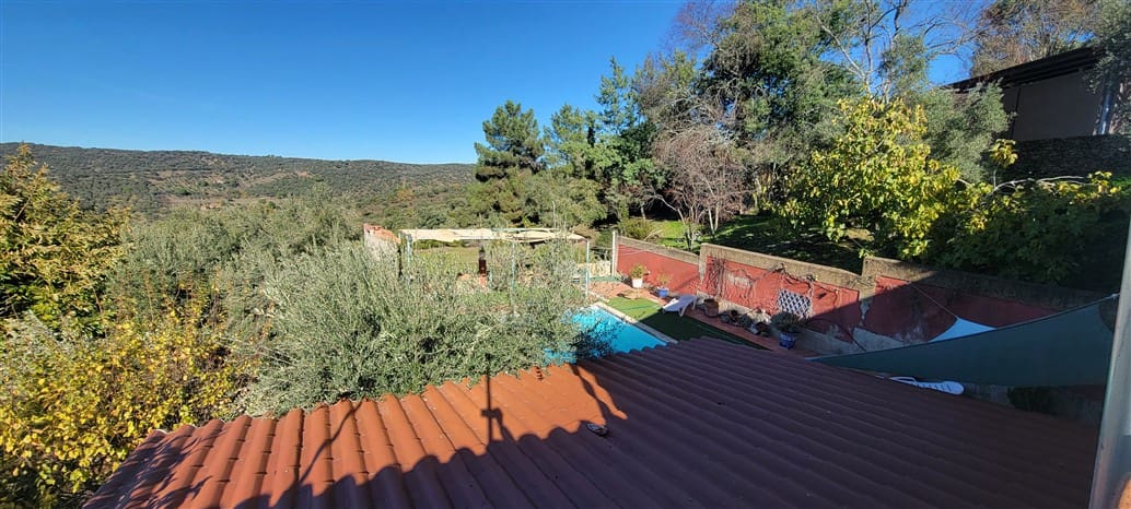 4 soverom Finca/Herregård til salgs i Trujillo med svømmebasseng garasje - € 85 000 (Ref: 9498018)