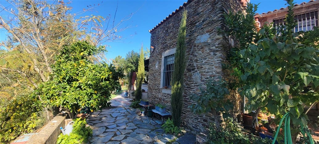 4 soverom Finca/Herregård til salgs i Trujillo med svømmebasseng garasje - € 85 000 (Ref: 9498018)