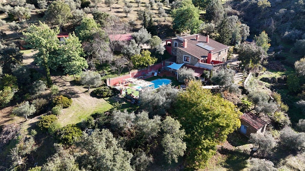 4 soverom Finca/Herregård til salgs i Trujillo med svømmebasseng garasje - € 85 000 (Ref: 9498018)