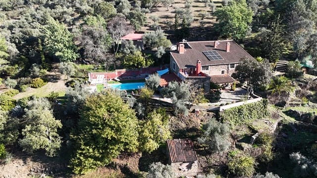 4 soverom Finca/Herregård til salgs i Trujillo med svømmebasseng garasje - € 85 000 (Ref: 9498018)