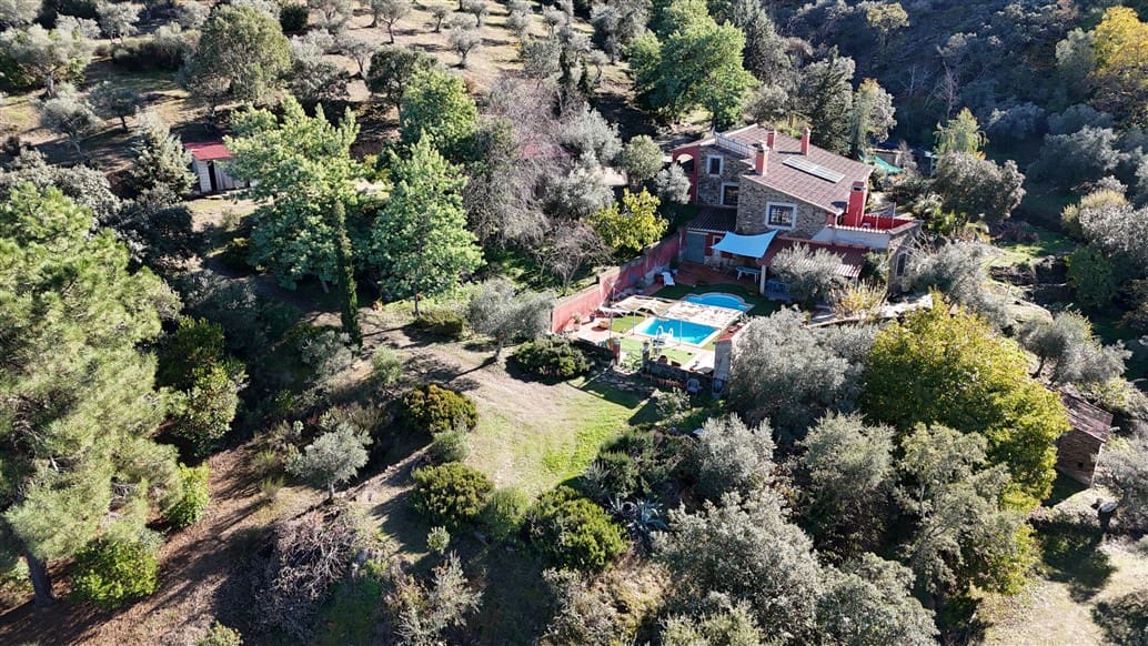 4 soverom Finca/Herregård til salgs i Trujillo med svømmebasseng garasje - € 85 000 (Ref: 9498018)