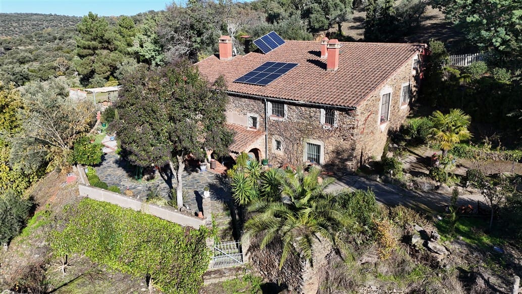 4 soverom Finca/Herregård til salgs i Trujillo med svømmebasseng garasje - € 85 000 (Ref: 9498018)