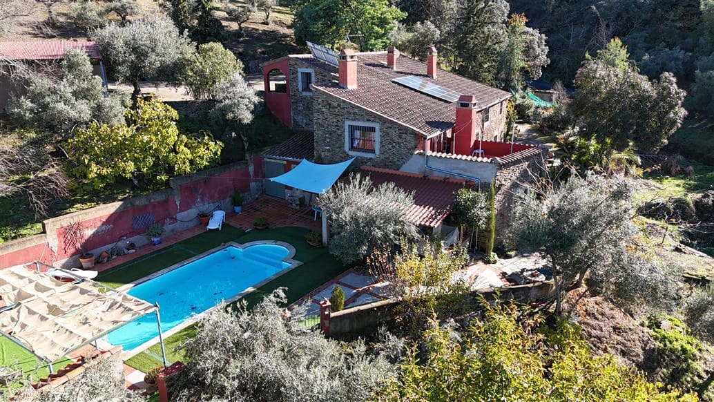 4 soverom Finca/Herregård til salgs i Trujillo med svømmebasseng garasje - € 85 000 (Ref: 9498018)