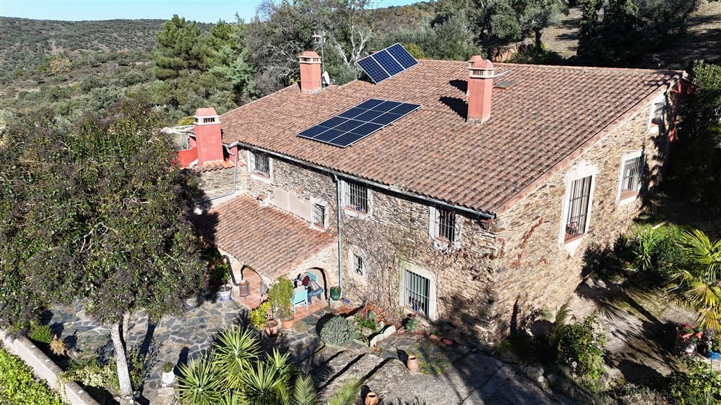 4 soverom Finca/Herregård til salgs i Trujillo med svømmebasseng garasje - € 85 000 (Ref: 9498018)