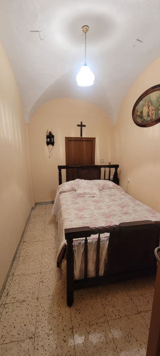 4 bedroom Townhouse for sale in Madronera with garage - € 90,000 (Ref: 9839679)