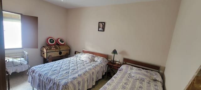 4 soveværelse Byhus til salg i Madroñera med garage - € 90.000 (Ref: 9839679)