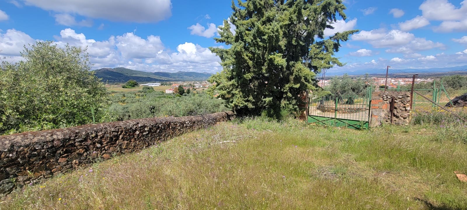 3 bedroom Townhouse for sale in Herrera del Duque with pool garage - € 225,000 (Ref: 9858374)