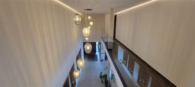4 slaapkamer Villa te koop in Cáceres stad met zwembad garage - € 698.000 (Ref: 9858382)