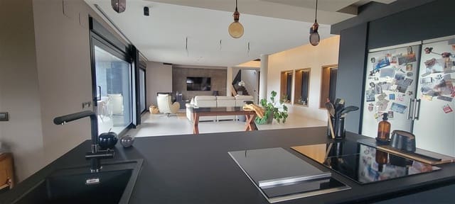 4 slaapkamer Villa te koop in Cáceres stad met zwembad garage - € 698.000 (Ref: 9858382)