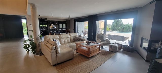 4 slaapkamer Villa te koop in Cáceres stad met zwembad garage - € 698.000 (Ref: 9858382)