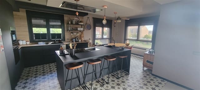 4 slaapkamer Villa te koop in Cáceres stad met zwembad garage - € 698.000 (Ref: 9858382)
