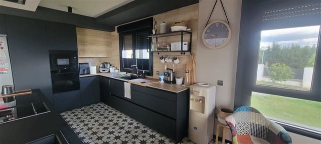 4 slaapkamer Villa te koop in Cáceres stad met zwembad garage - € 698.000 (Ref: 9858382)